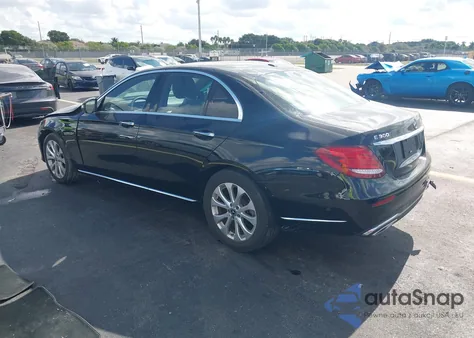 2019 Mercedes-Benz E 300 4Matic z USA, uszkodzony, nr VIN WDDZF4KB0KA517748